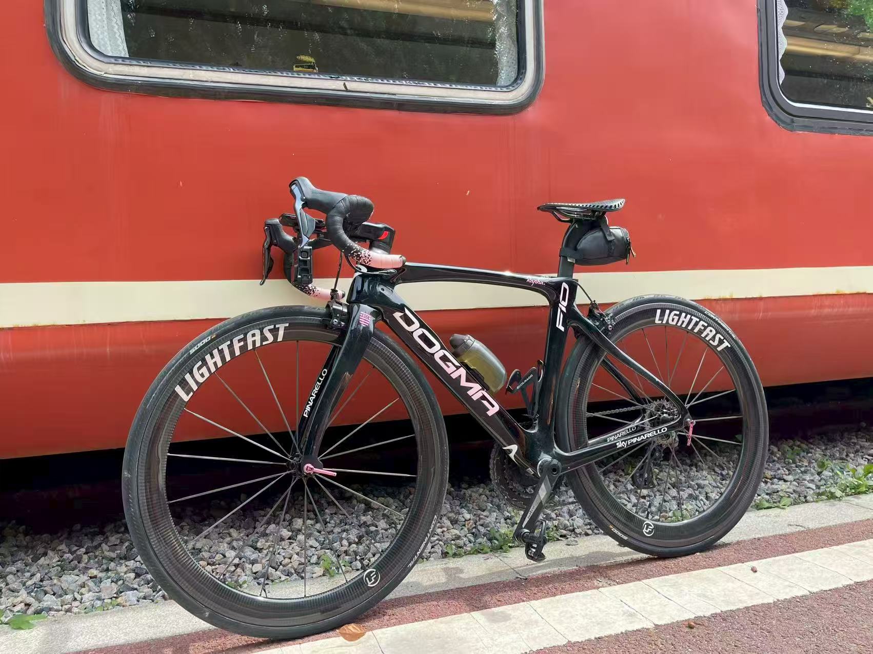 LIGHTFAST カーボンホイール 45mm ディスク用 1500x1500_10.jpg?v=1741682475&