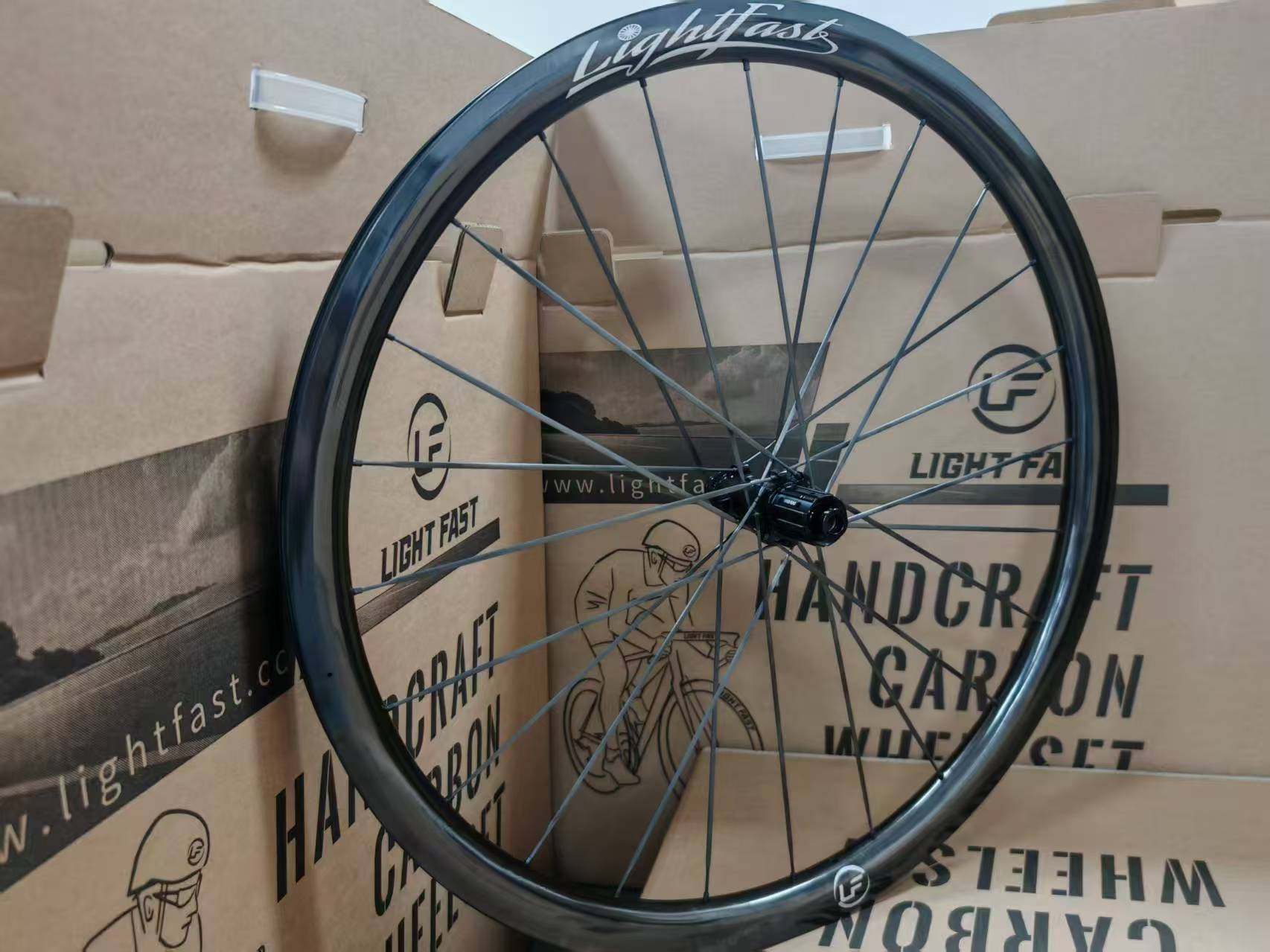 Lightfast カーボンホイールセット 超軽量カーボンスポークホイールセット-CSA ディスクブレーキ – LightFast