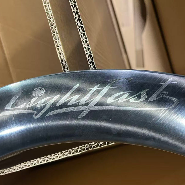 LightFast ウルトラライトカーボンスポークホイールセット-LF Xシリーズ-LF X5 1ペアあたり829 gから